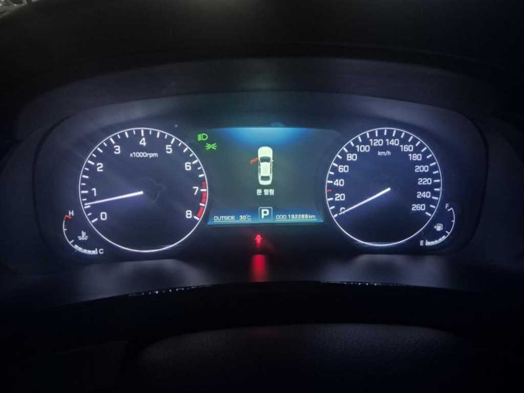 HYUNDAI Equus - Vista 3