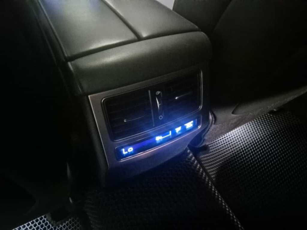 HYUNDAI Equus - Vista 12