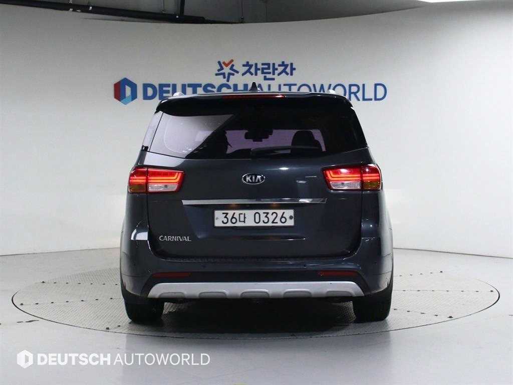 KIA Carnival - Vista 4