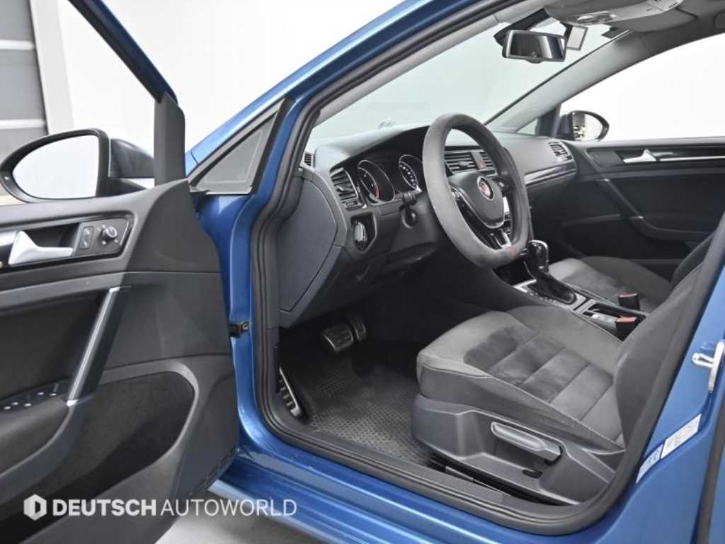 Volkswagen Golf - Vista 11