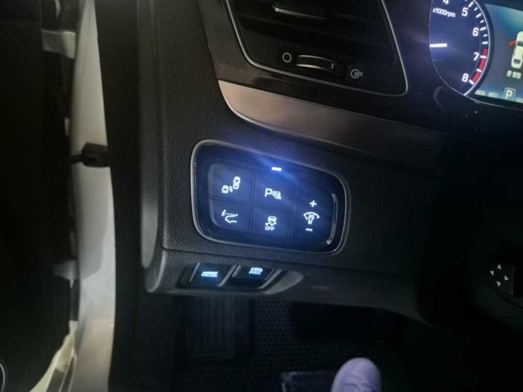 HYUNDAI Equus - Vista 7