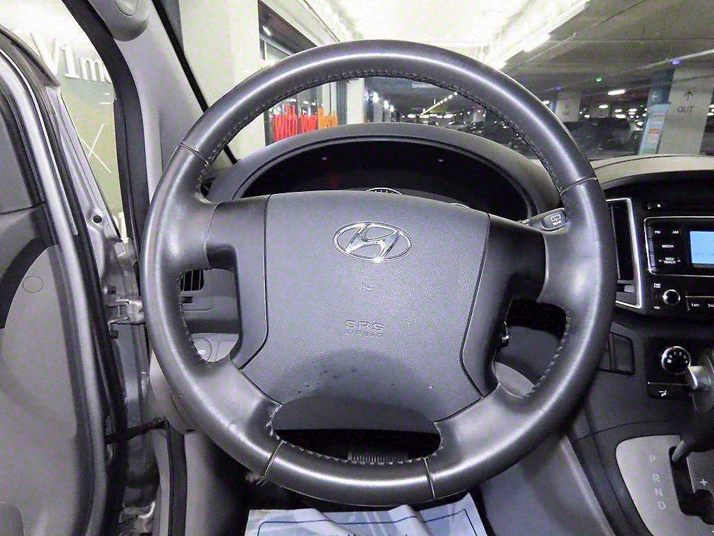 HYUNDAI Starex - Vista 8