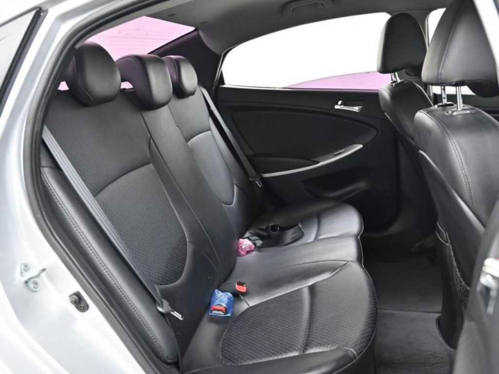 HYUNDAI Accent - Vista 8