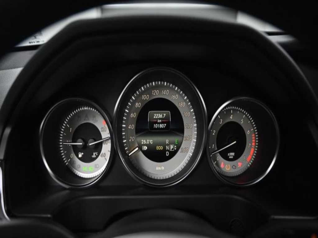 Mercedes Benz E class - Vista 8