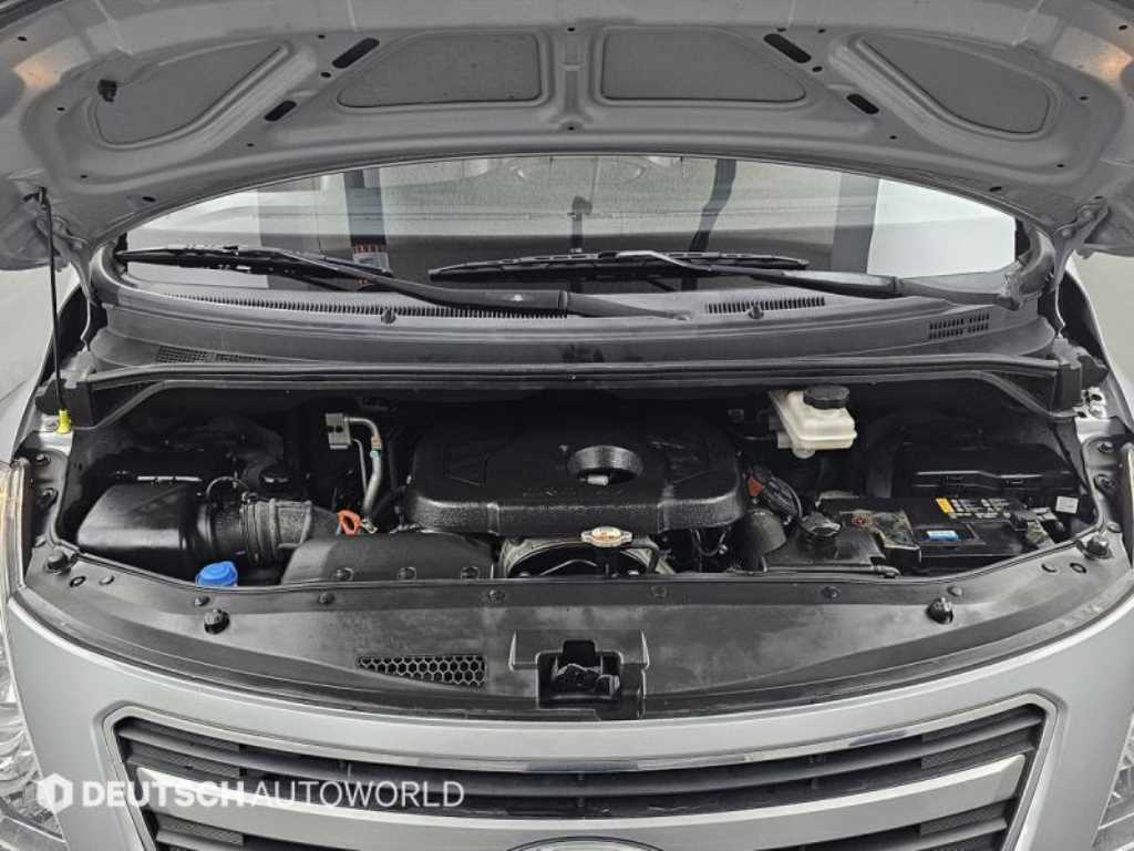 HYUNDAI Starex - Vista 6