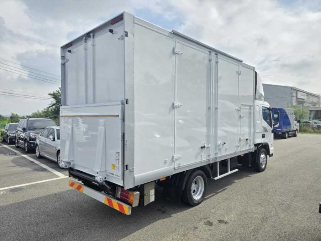 medium and large cargo truck - Vista 4