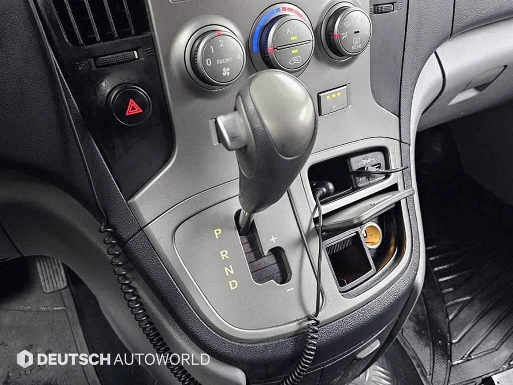 HYUNDAI Starex - Vista 9