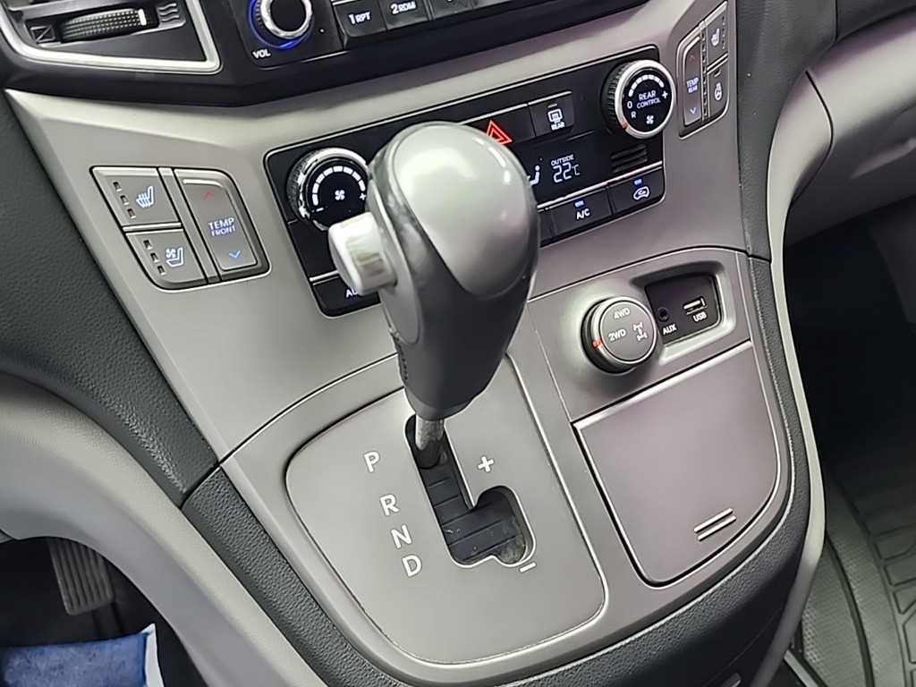 HYUNDAI Starex - Vista 8