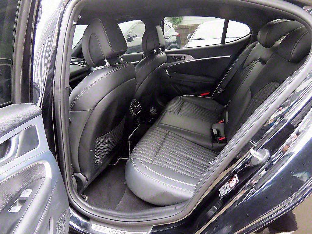 Genesis G70 - Vista 6