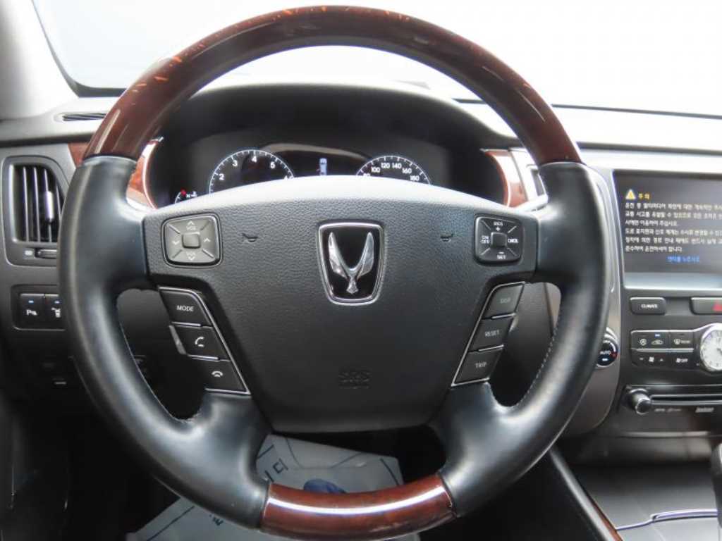 HYUNDAI Equus - Vista 9