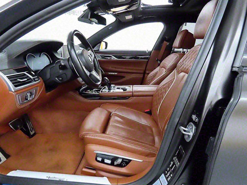 BMW 7 Series - Vista 5