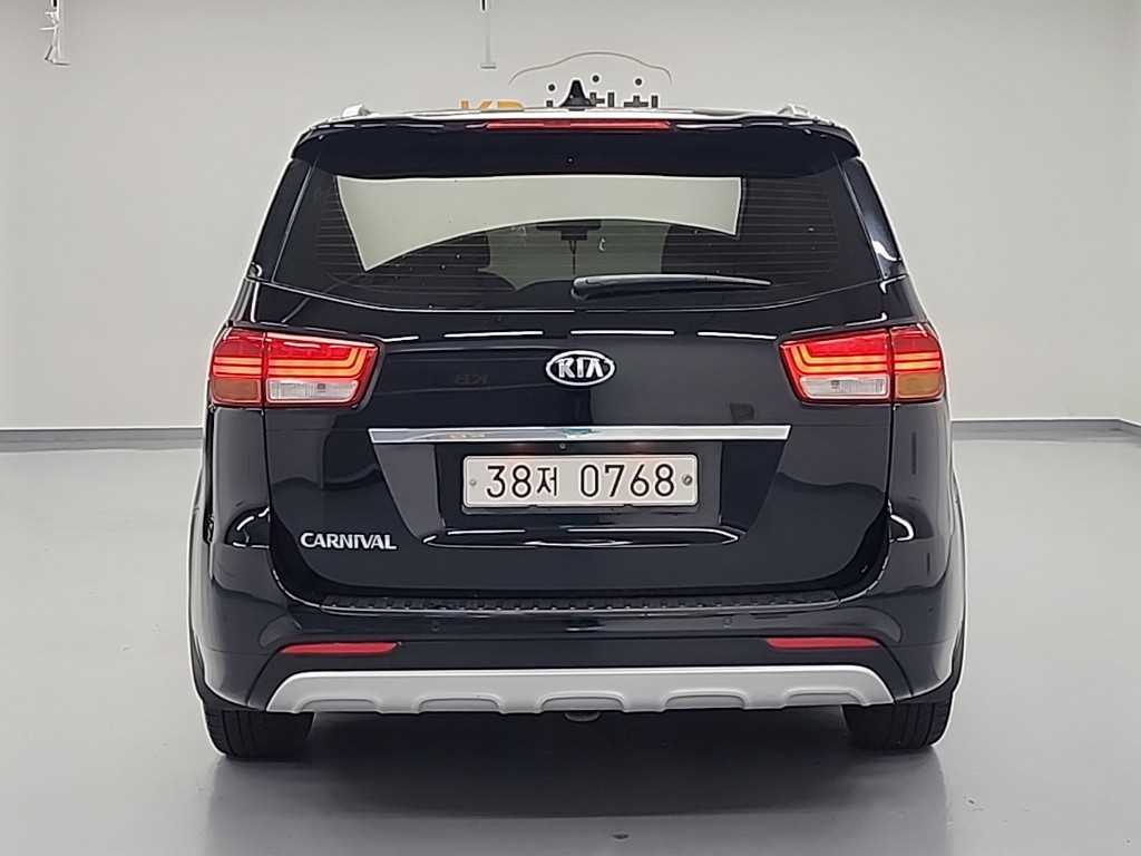 KIA Carnival - Vista 3