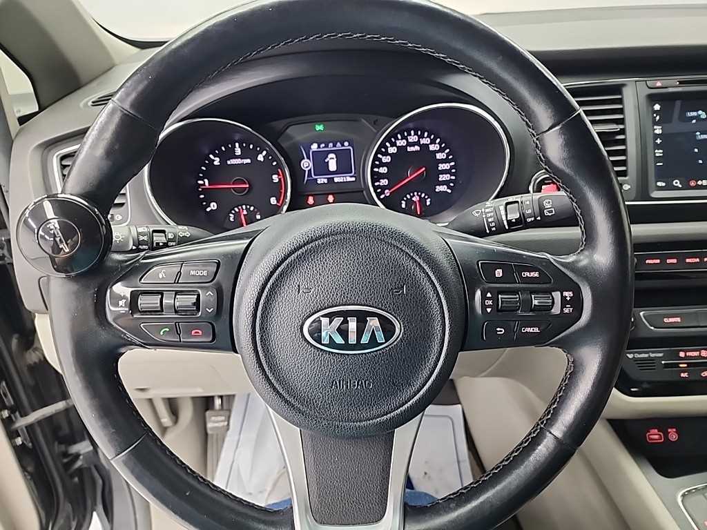 KIA Carnival - Vista 9