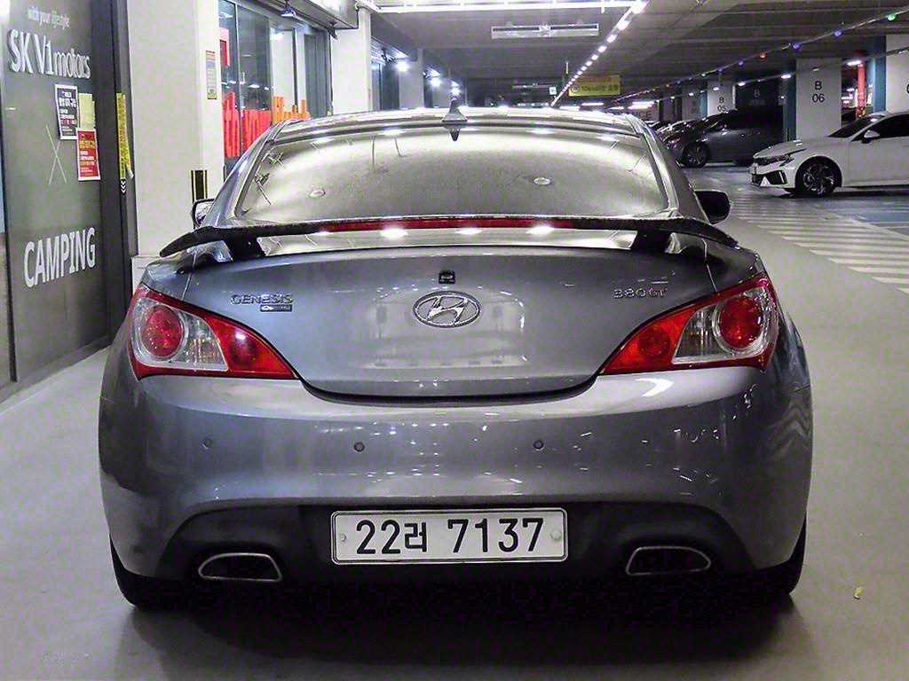 HYUNDAI Genesis - Vista 5