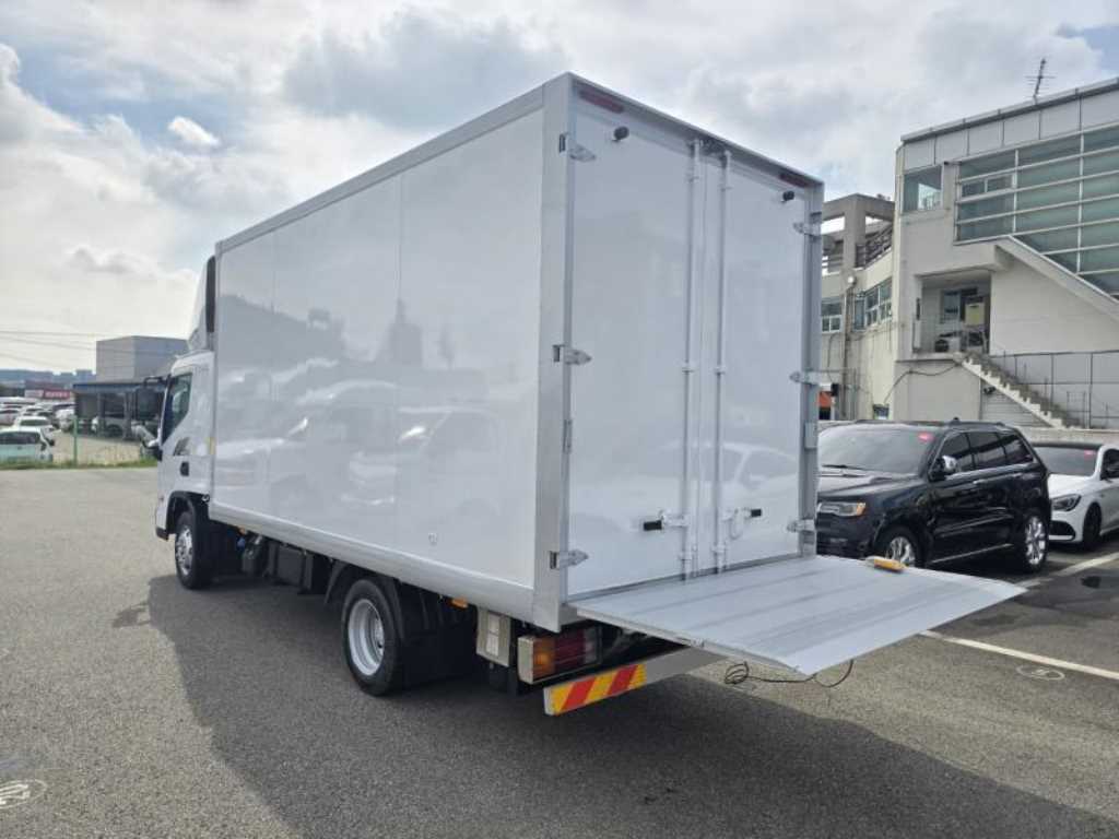 medium and large cargo truck - Vista 7