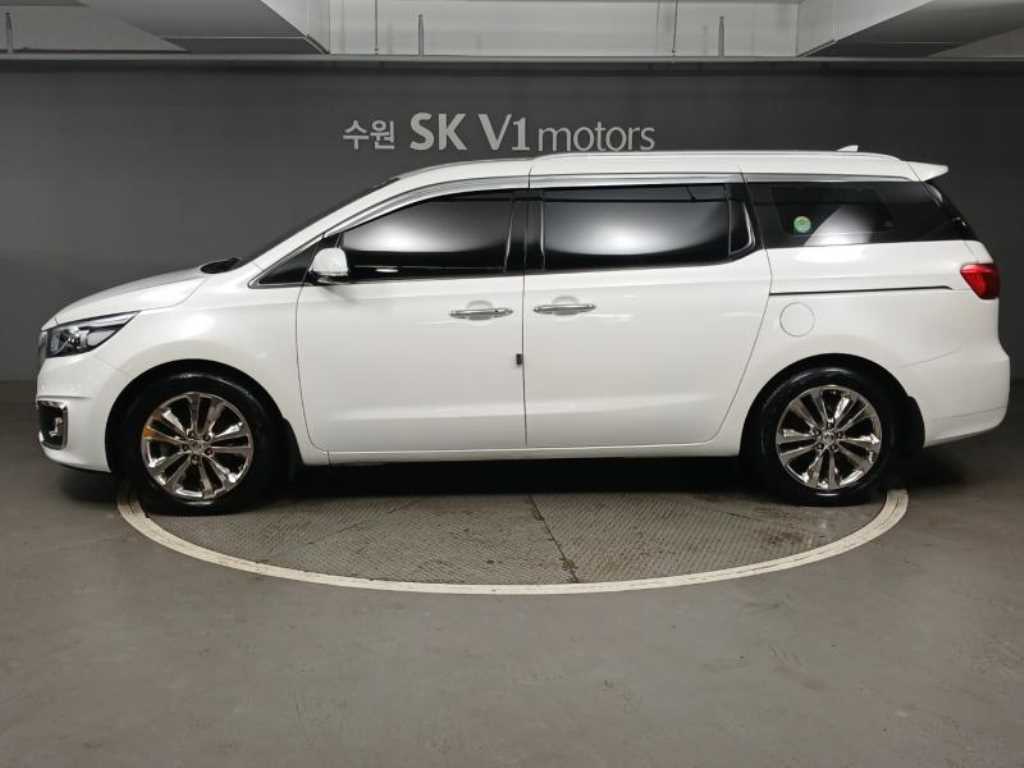 KIA Carnival - Vista 5