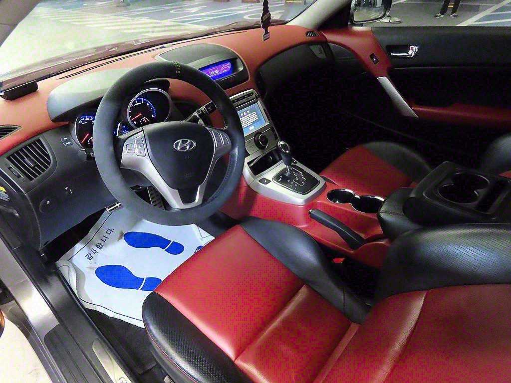 HYUNDAI Genesis - Vista 10