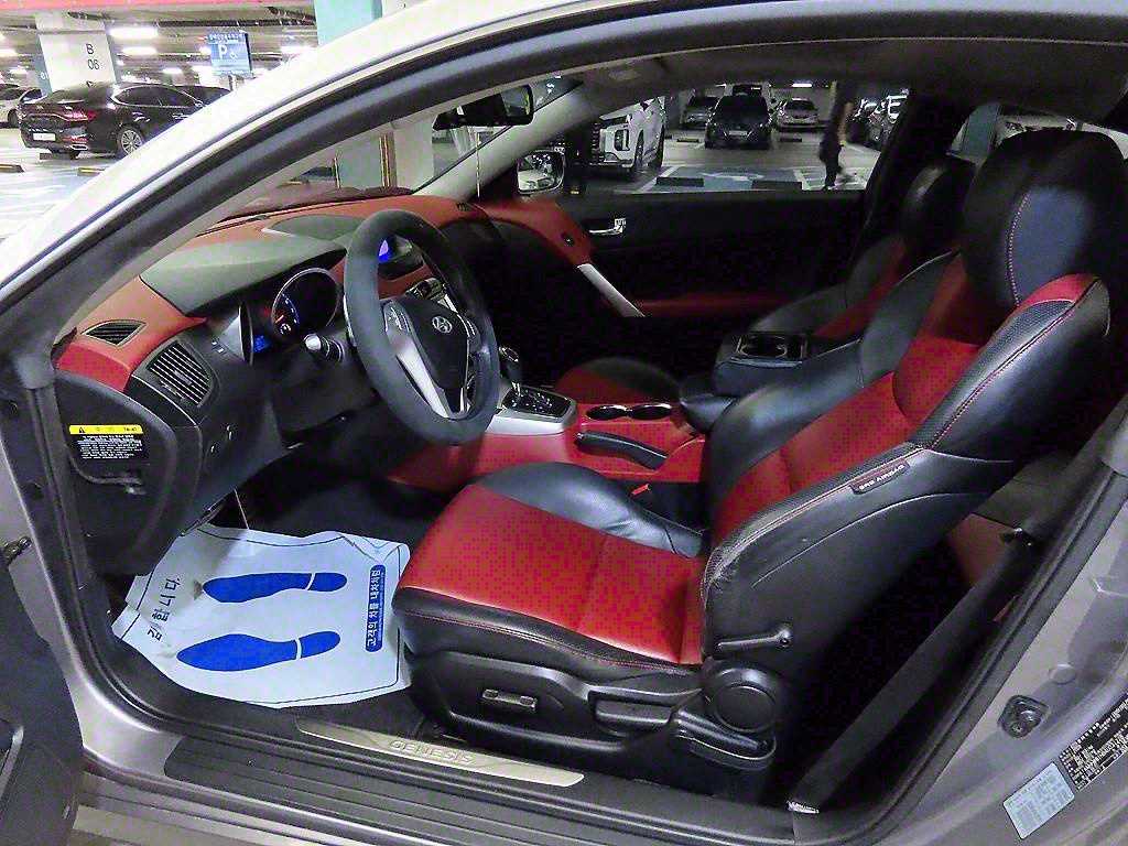 HYUNDAI Genesis - Vista 6