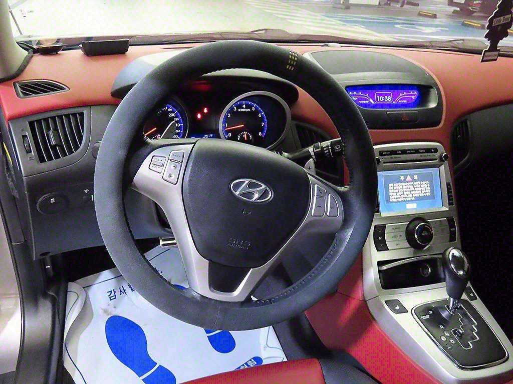 HYUNDAI Genesis - Vista 8