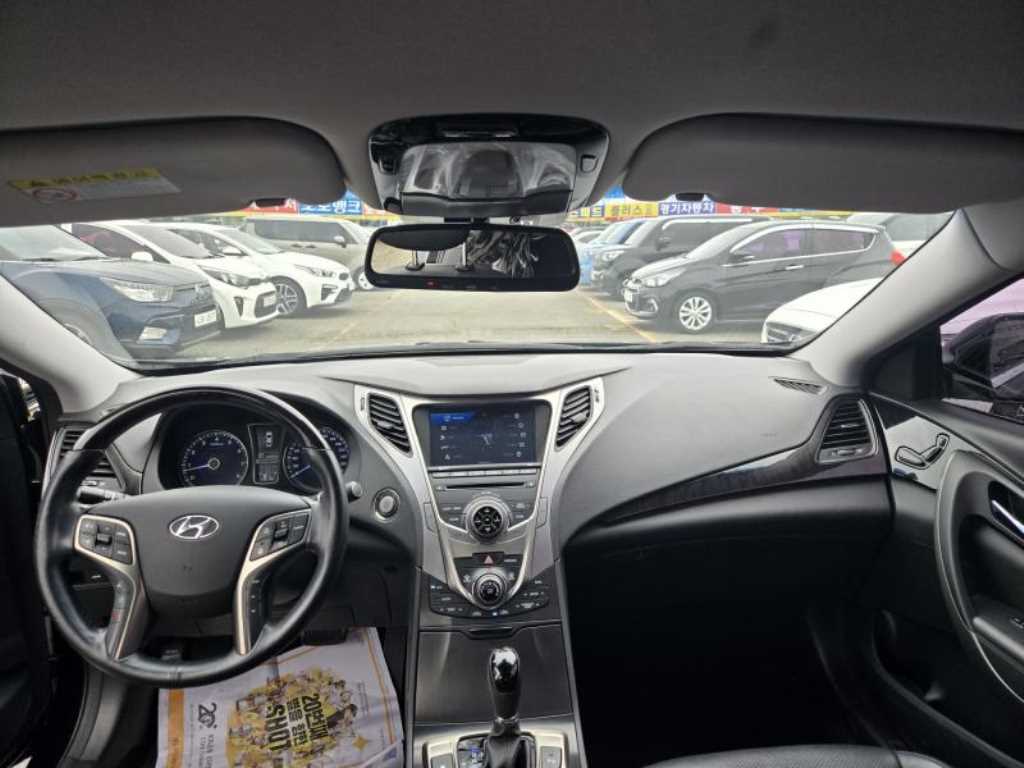 HYUNDAI Grandeur - Vista 9