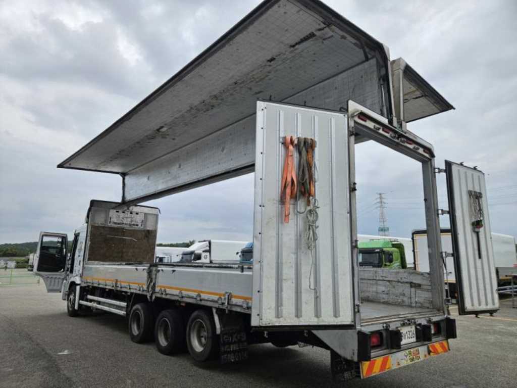 medium and large cargo truck - Vista 9