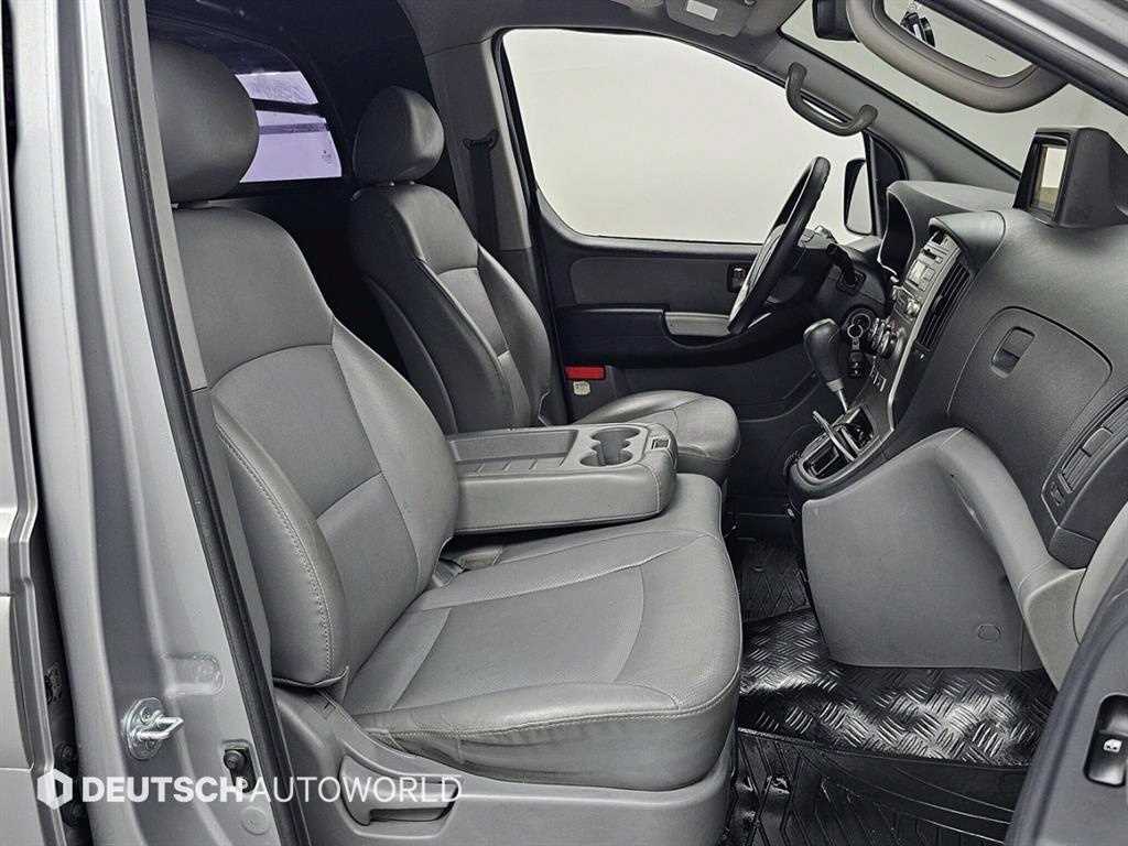 HYUNDAI Starex - Vista 10