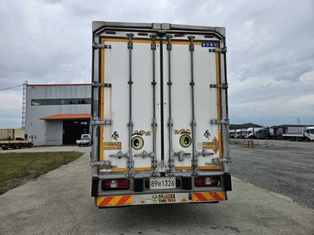 medium and large cargo truck - Vista 5