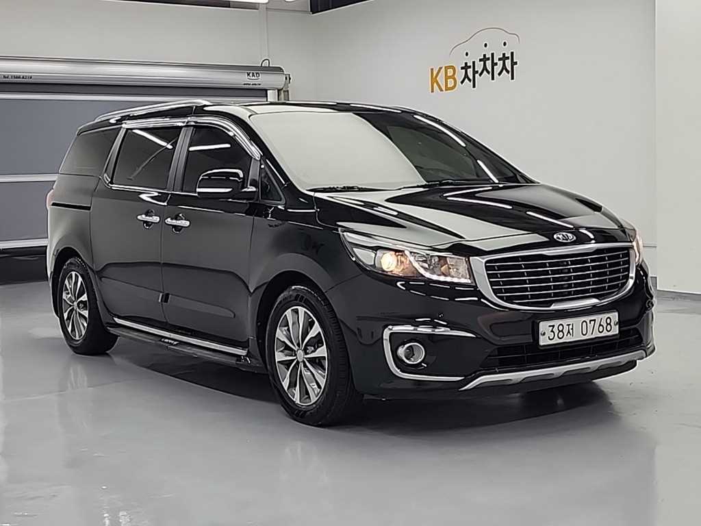 KIA Carnival - Vista 4
