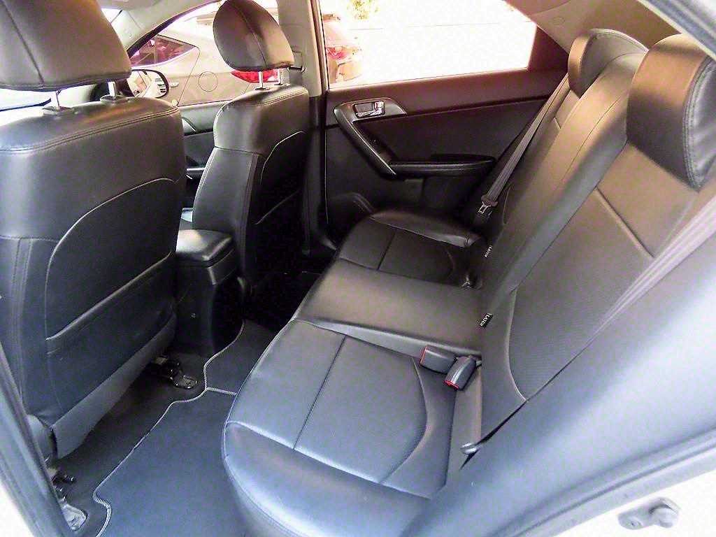 KIA Forte - Vista 6