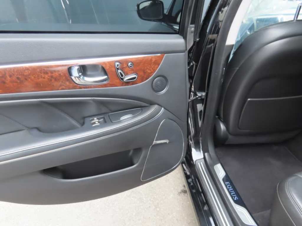 HYUNDAI Equus - Vista 8