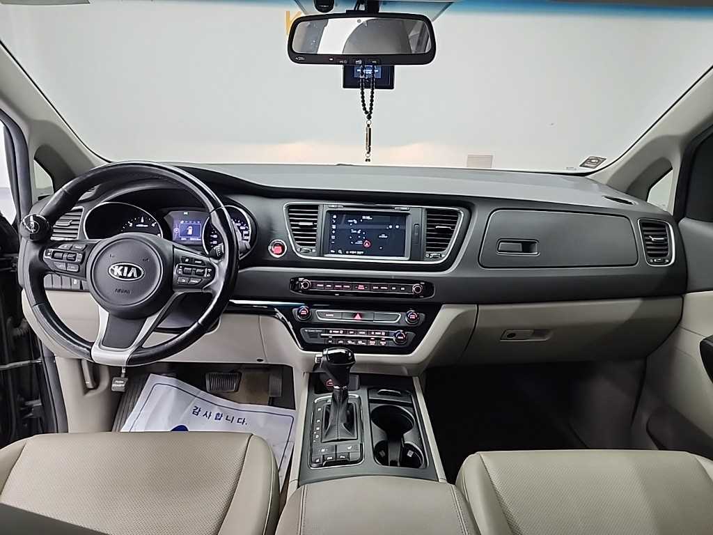 KIA Carnival - Vista 7