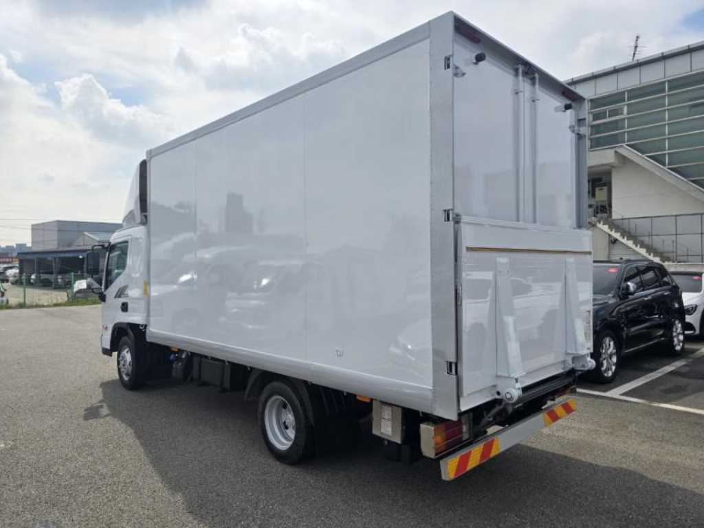 medium and large cargo truck - Vista 6