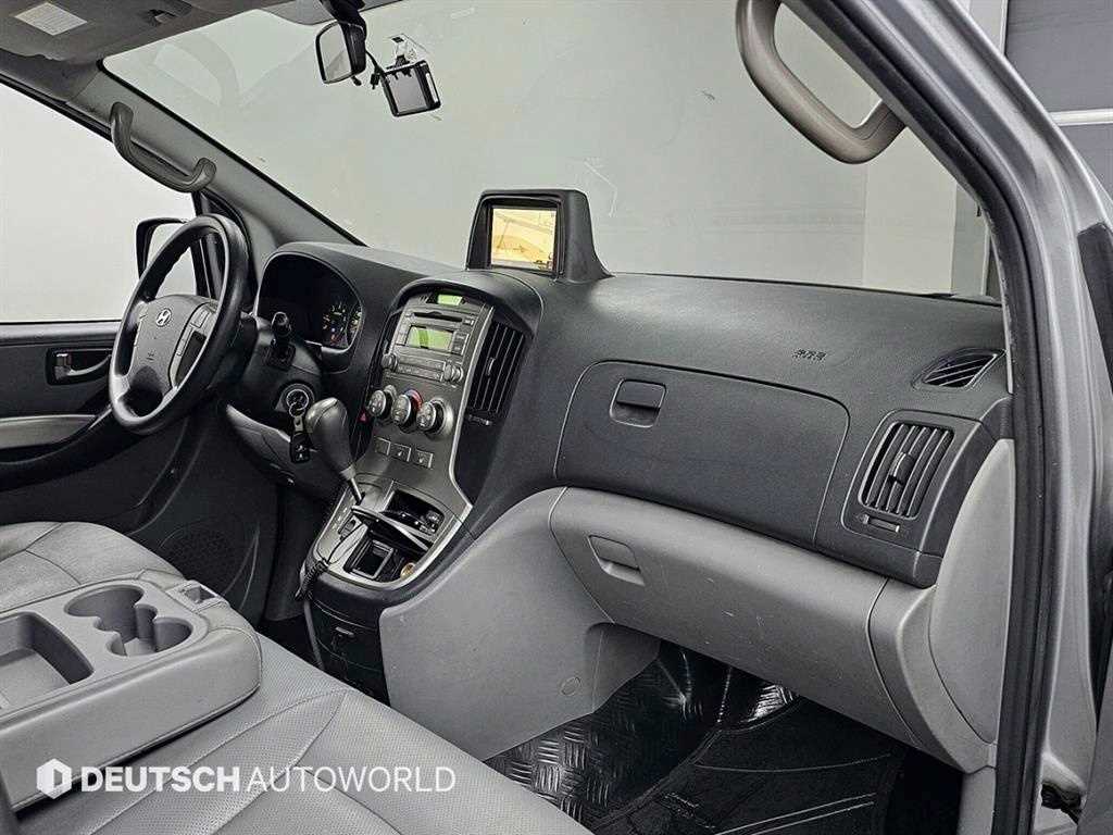 HYUNDAI Starex - Vista 7