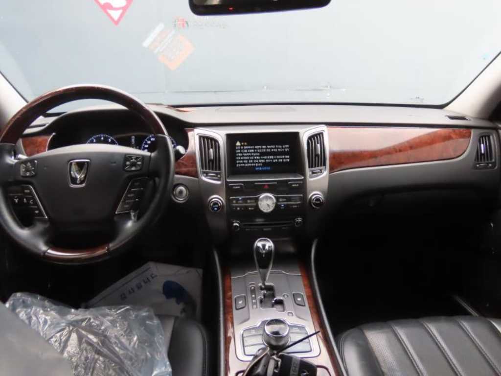 HYUNDAI Equus - Vista 5