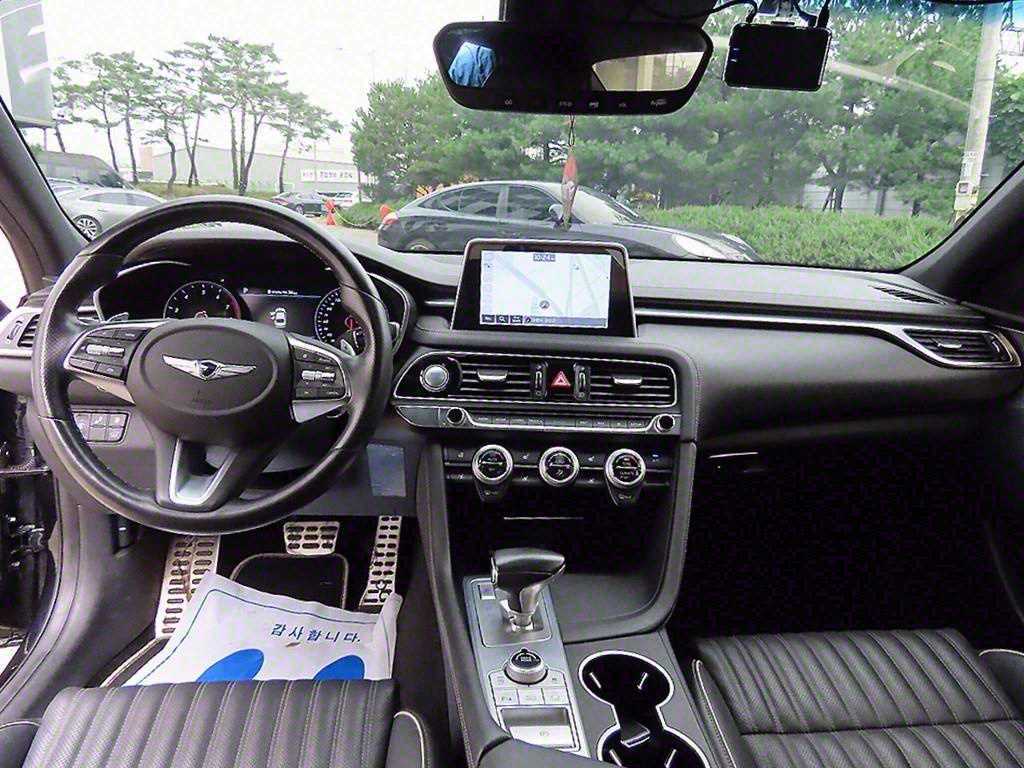 Genesis G70 - Vista 7