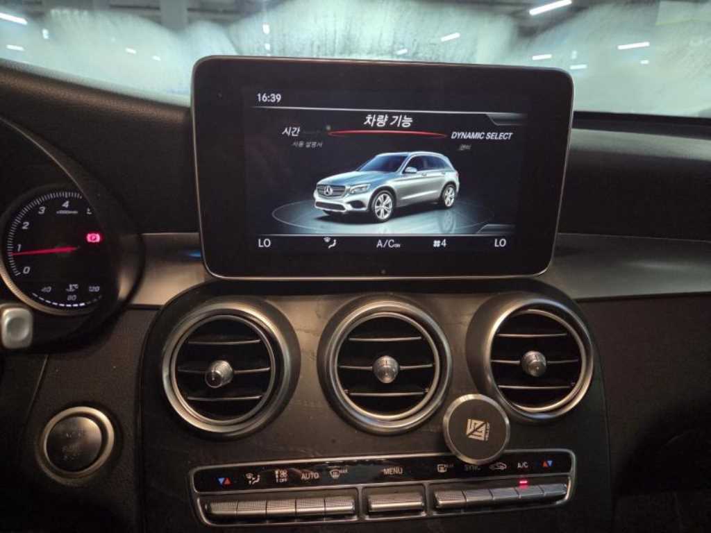 Mercedes Benz GLC Class - Vista 11