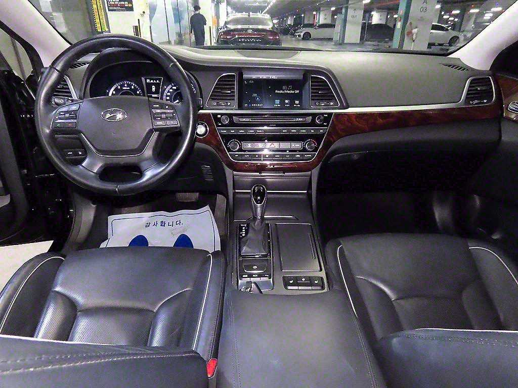 HYUNDAI Aslan - Vista 10