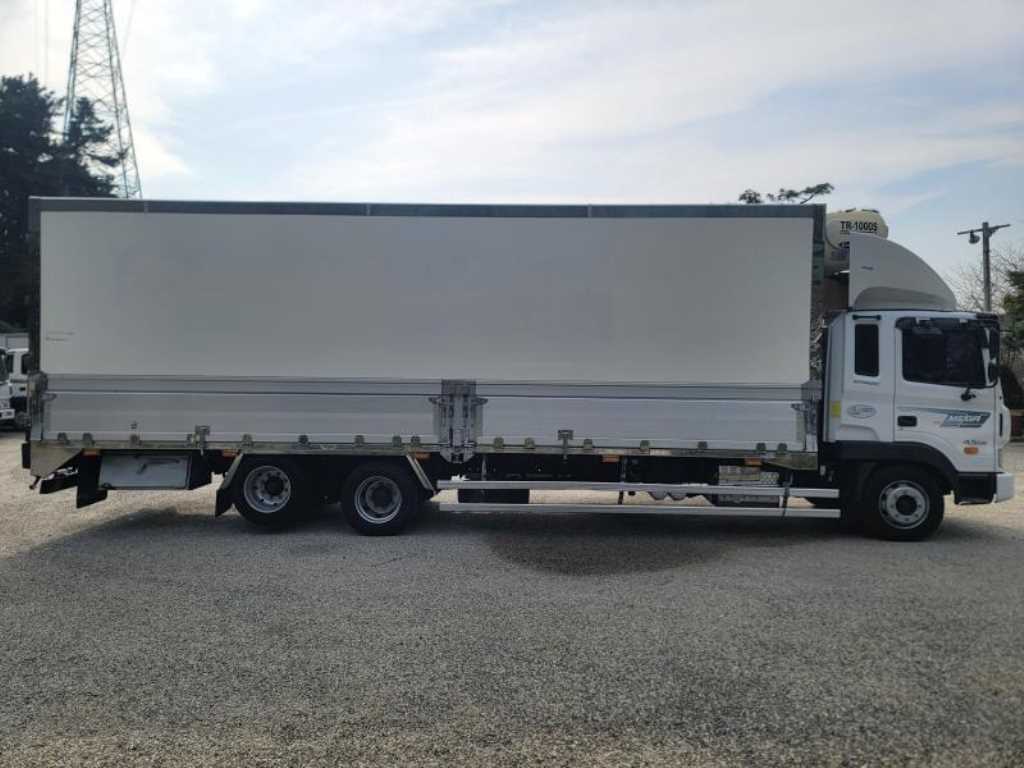 medium and large cargo truck - Vista 5