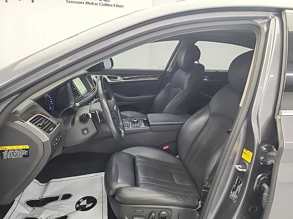 HYUNDAI Genesis - Vista 11