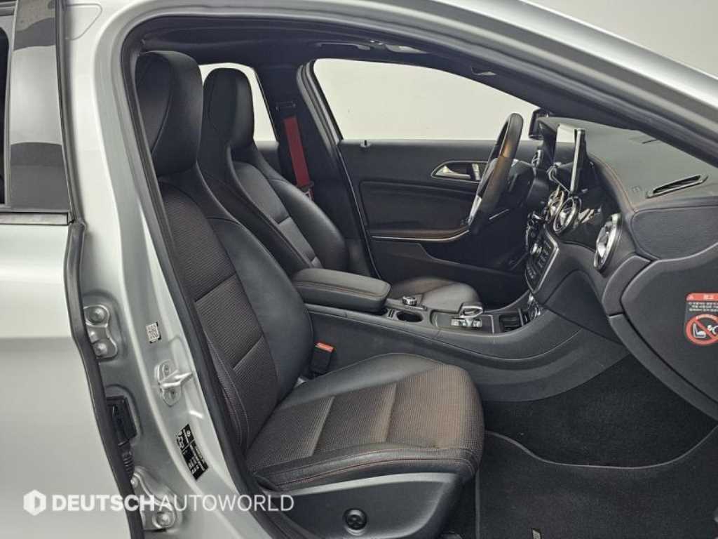 Mercedes Benz GLA Class - Vista 10