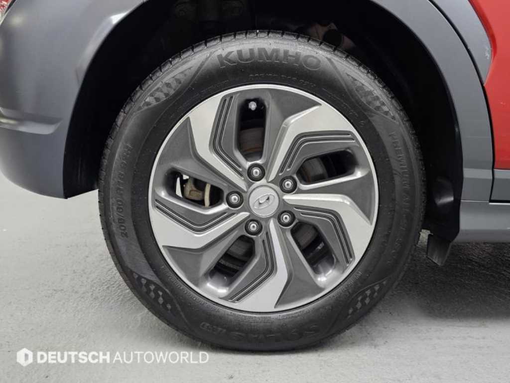 HYUNDAI Kona - Vista 5