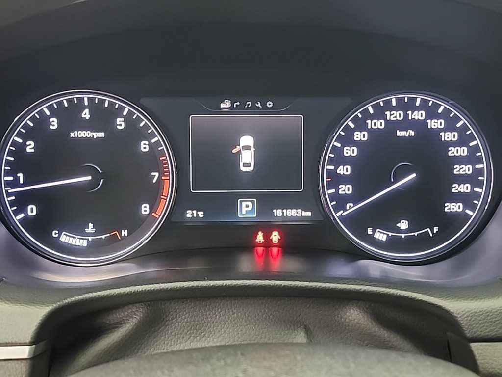 HYUNDAI Genesis - Vista 6