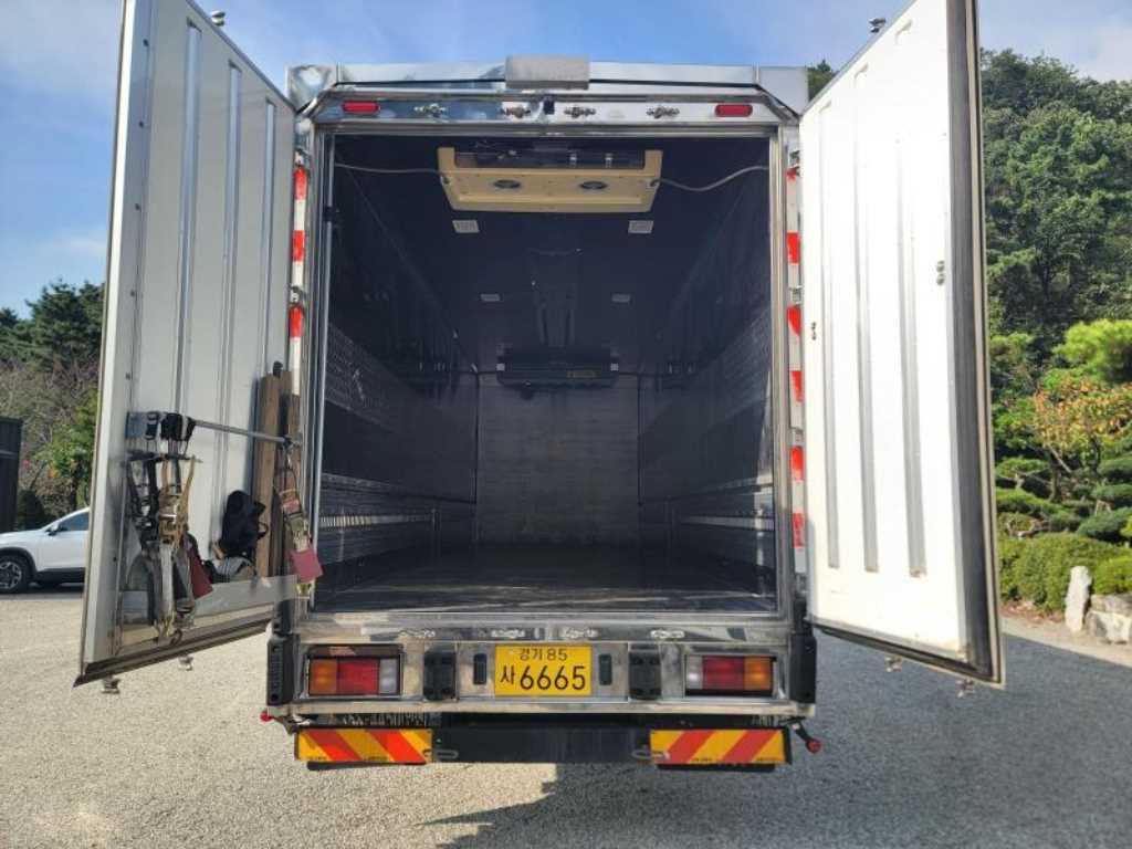 medium and large cargo truck - Vista 8