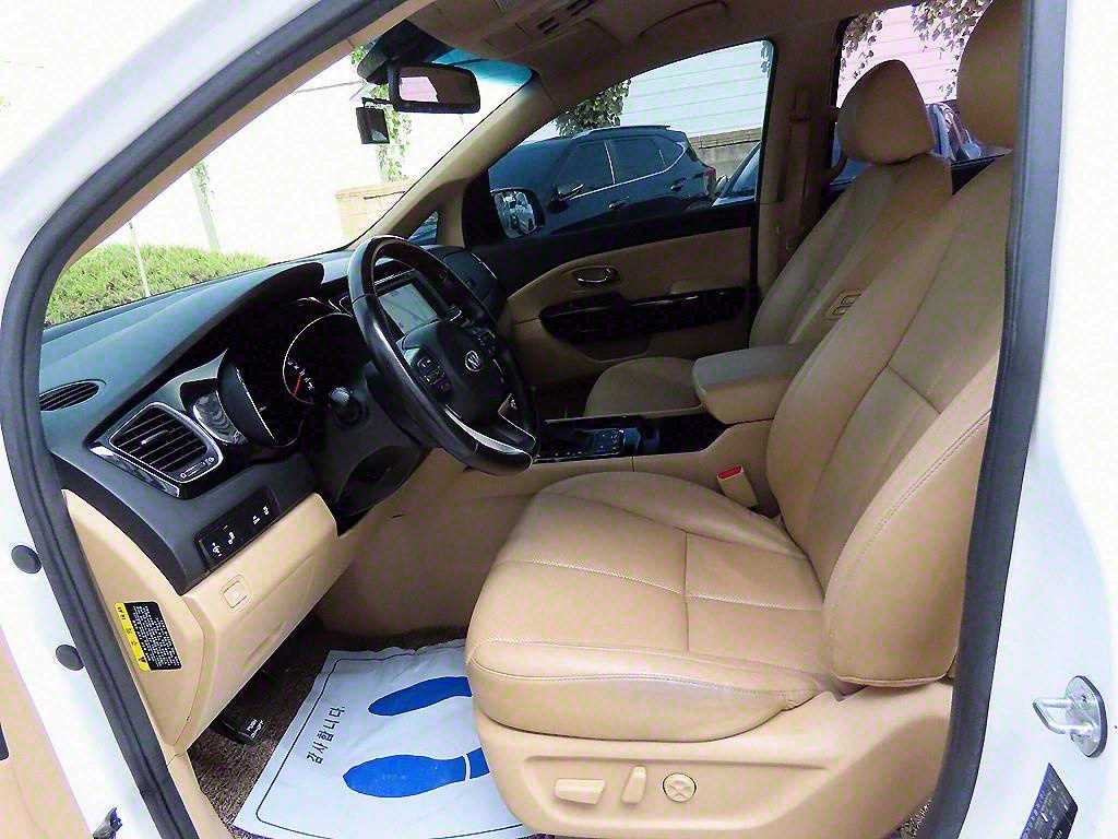 KIA Carnival - Vista 5
