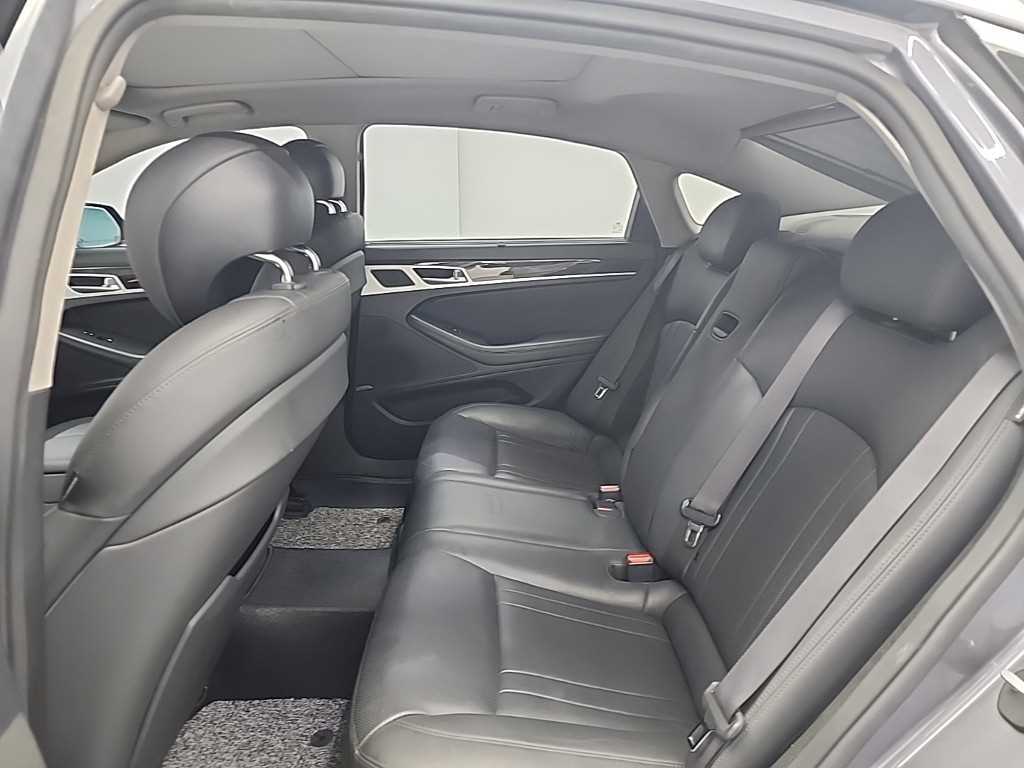 HYUNDAI Genesis - Vista 12