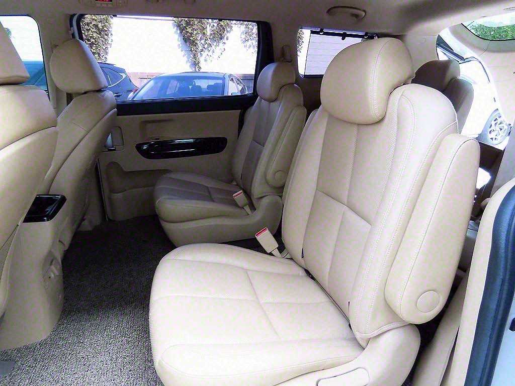KIA Carnival - Vista 6