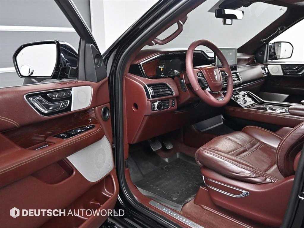 Lincoln Navigator - Vista 11