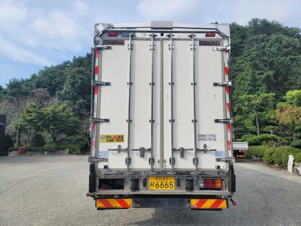 medium and large cargo truck - Vista 7