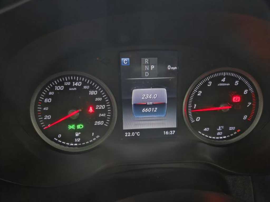 Mercedes Benz GLC Class - Vista 5