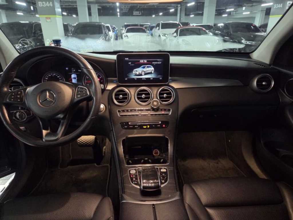 Mercedes Benz GLC Class - Vista 6
